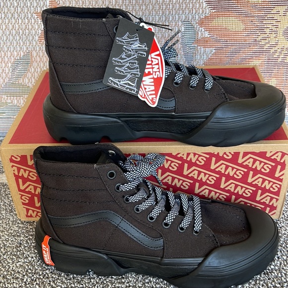 Vans WMNS Sk8-Hi Tapered
Heavy Canvas Blackout
VN0A7Q5T10J
Sneakers - Picture 2 of 16